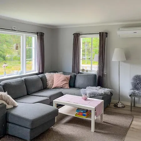 3 Bedroom Cozy In