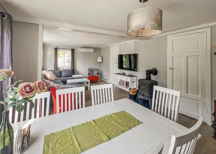 3 Bedroom Cozy In